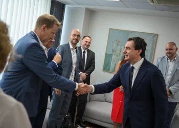 Kryeministri Kurti fton Bosch Rexroth të investojë në Kosovë: “Jemi qendër digjitale e rajonit”