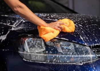 E dërgon veturën në autolarje, kërcënon punëtorin se i vodhi drogën