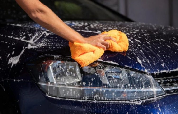 E dërgon veturën në autolarje, kërcënon punëtorin se i vodhi drogën