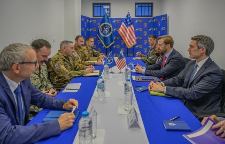 Barduani e informon Hanrahan-in me situatën e sigurisë në Kosovë