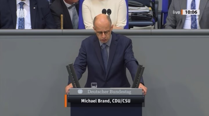 Seancë speciale në Bundestag: Serbia kreu gjenocid edhe në Kosovë