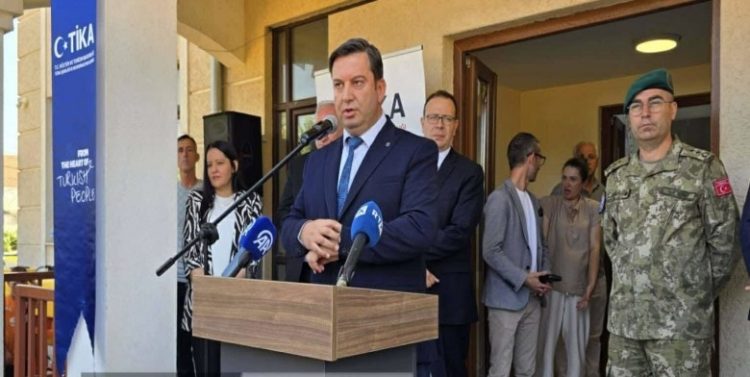 TIKA ndihmon bujqit e Mamushës, ndanë 200 makina për spërkatje