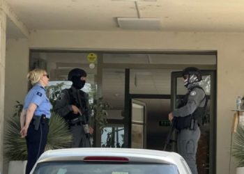 Raportohet për bastisje në disa agjenci shtetërore