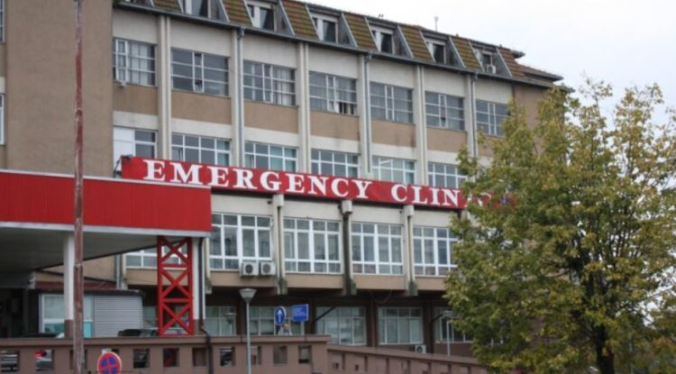 ”Jo mu, jo ty!”, urologu në QKUK sulmon kolegun, shtyhen për pacientë