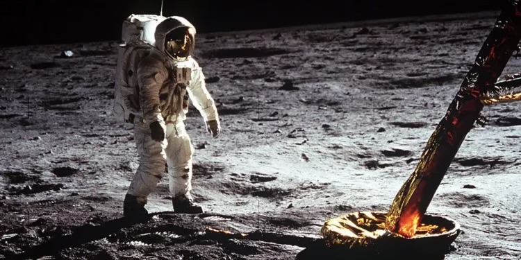 56 vjet më parë njeriu zbriti në Hënë