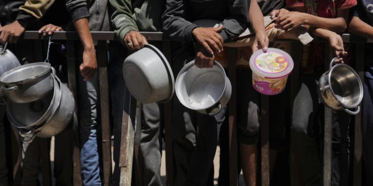 UNRWA: Izraeli po i vret civilët e Gazës nga uria, përfshirë 1 milion fëmijë