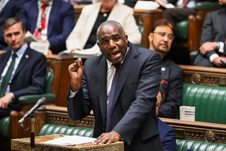 Britania kritikon ashpër Izraelin për “listën e tmerrit” në Gaza