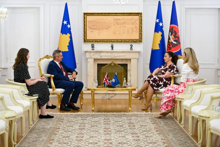 Osmani bisedon edhe me ambasadorin Hargreaves për konstituimin e Kuvendit