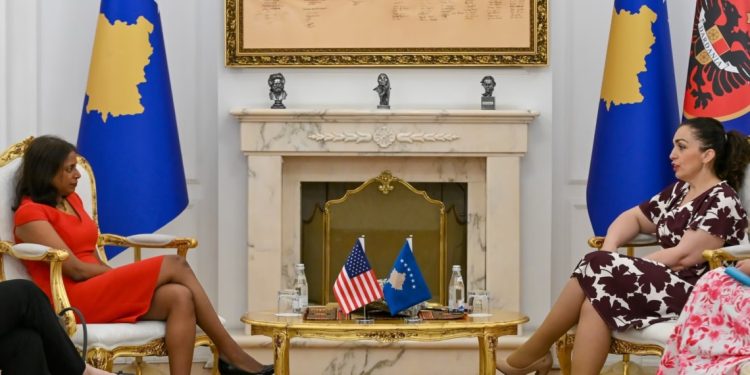 Osmani takohet me Prattipatin, diskutuan për hapat përpara drejt konstituimit të Kuvendit