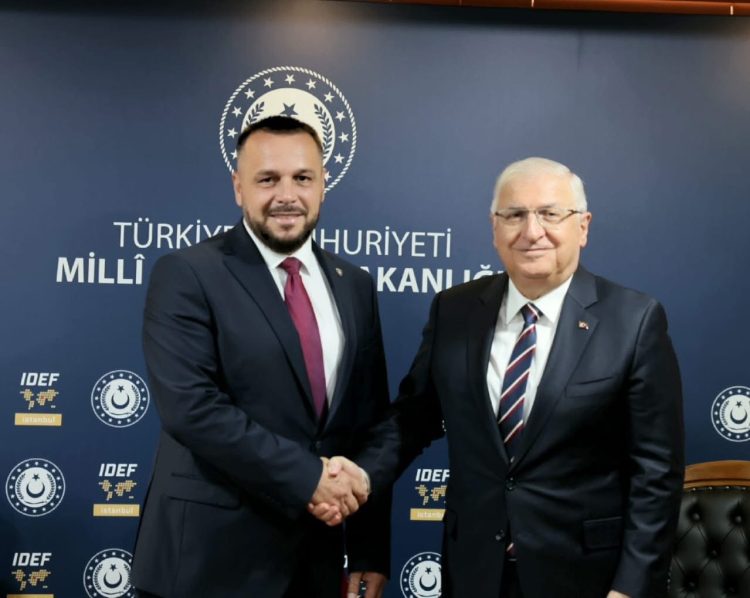 Fabrika e municionit dhe bashkëpunimi me Turqinë në fushën e mbrojtjes, deklarohet ministri Maqedonci pas takimit me homolgun Guler