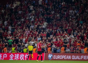 Tifozat Kuq e Zi reagojnë pas dënimit të madh ndaj FSHF-së për ndeshjen me Serbinë