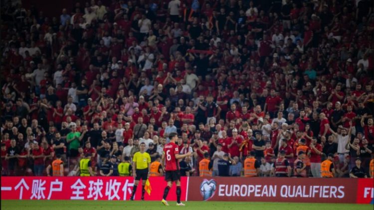 Tifozat Kuq e Zi reagojnë pas dënimit të madh ndaj FSHF-së për ndeshjen me Serbinë