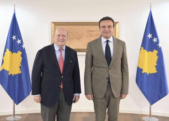 Kurti priti në takim miqësor Christopher Hyland, bashkëpunëtorin e afërt të Bill Clintonit