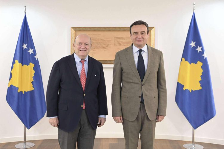 Kurti priti në takim miqësor Christopher Hyland, bashkëpunëtorin e afërt të Bill Clintonit