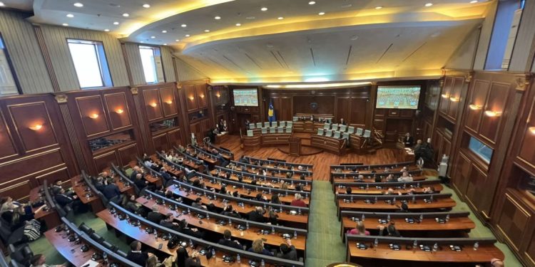 Nga sot hyn në fuqi masa e përkohshme e Kushtetueses ndaj deputetëve
