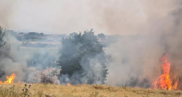 Bie numri i zjarreve në Kosovë, aktualisht vetëm një zjarr aktiv në Trudë