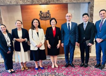 Ahmeti diskuton me ministren Huang në Singapor për bashkëpunim ekonomik