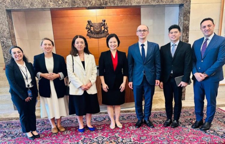 Ahmeti diskuton me ministren Huang në Singapor për bashkëpunim ekonomik