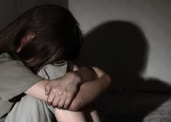 Një vajzë dhunohet nga dy persona të panjohur në Mitrovicë