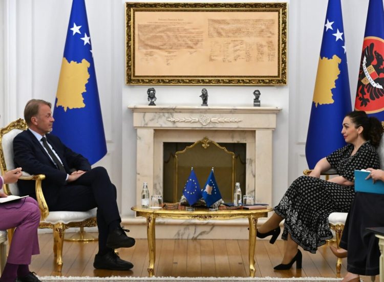 Osmani pret në takimin shefin e BE-së, flasin për konstitumin e Kuvendit