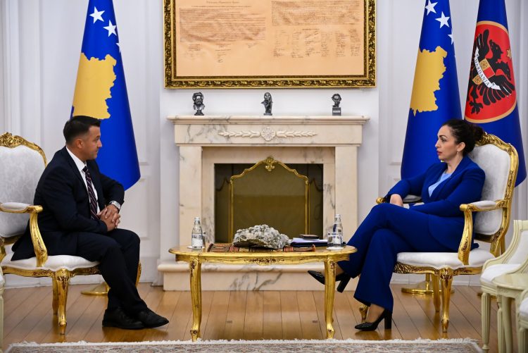 Konsultimet me partitë politike, presidentja Osmani takohet me Veton Berishën