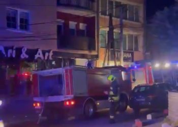 Zj*arri në një objekt në Parkun e Qytetit në Prishtinë, zjarrfikësit në vendin e ngjarjes