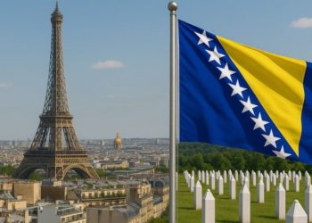 Në zemër të Parisit ngrihet monumenti për 8,372 vi*ktimat e Srebrenicës