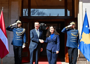 Presidentja Osmani udhëton drejt Republikës së Letonisë