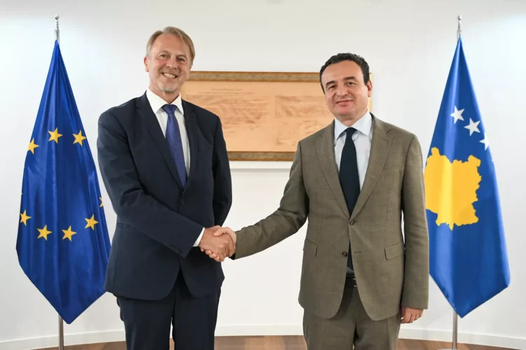 Kurti takoi Shefin e Zyrës së Bashkimit Evropian në Kosovë, Aivo Orav