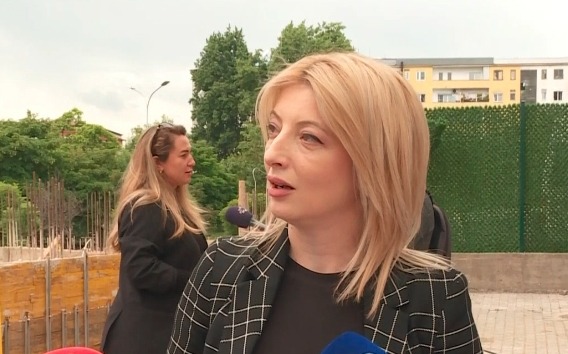 Ngritet aktakuzë kundër personit që ofendoi dhe kërcënoi kryetaren e Shkupit