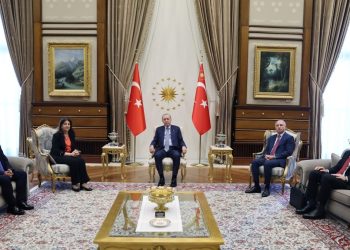 Rreth 30 terroristë të PKK-së shkatërruan armët, Erdogan shpreh shpresë për paqe