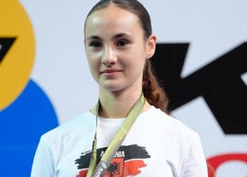 14-vjeçarja shqiptare mund serben në finale, shpallet kampione bote