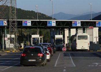 Pezullohet përkohësisht hyrja e automjeteve në Maqedoninë e Veriut
