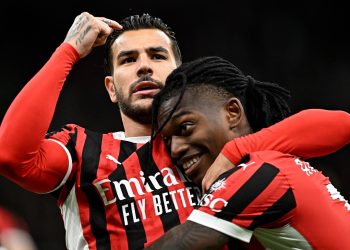 Allegri konfirmon se një tjetër yll i Milanit do të qëndrojë përkundër interesimit nga Bayerni