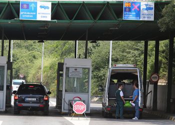 Rihapet kufiri në Han të Elezit për qarkullim të automjeteve, ende i mbyllur për mallra