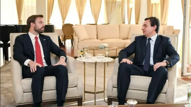 Kurti dhe diplomati amerikan darkojnë në rezidencën e SHBA-së – diskutohet siguria dhe raportet me Serbinë!