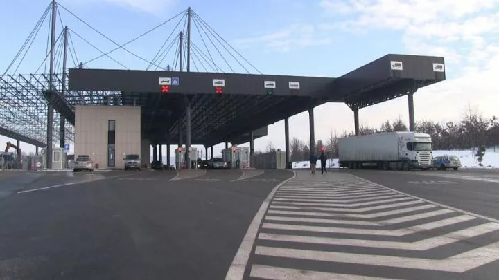 Qytetarët serbë paralajmërojnë bllokadë në rrugën për në Merdarë – QKMK u bën thirrje udhëtarëve të shmangin këtë pikë