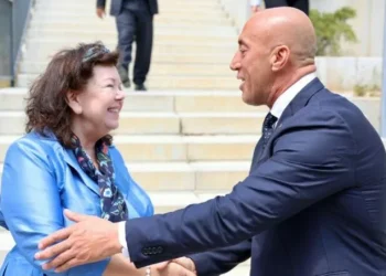 Edhe Haradinaj takohet me të dërguarën e posaçme të Mbretërisë së Bashkuar për Ballkanin Perëndimor