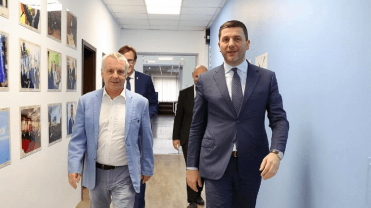 Krasniqi takon ambasadorin gjerman Rohde – Diskutojnë për tejkalimin e bllokadës politike