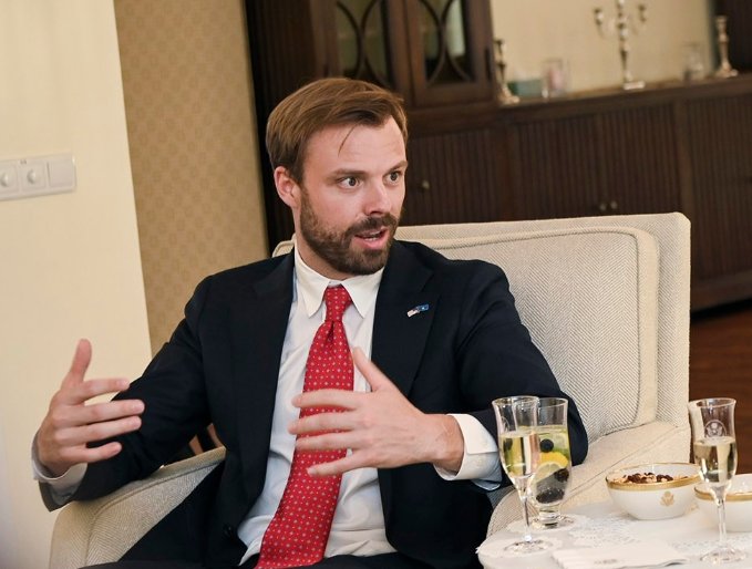 Kriza në Kuvend dhe të drejtat e serbëve, temat e diskutimit mes Hanrahanit dhe politikanëve