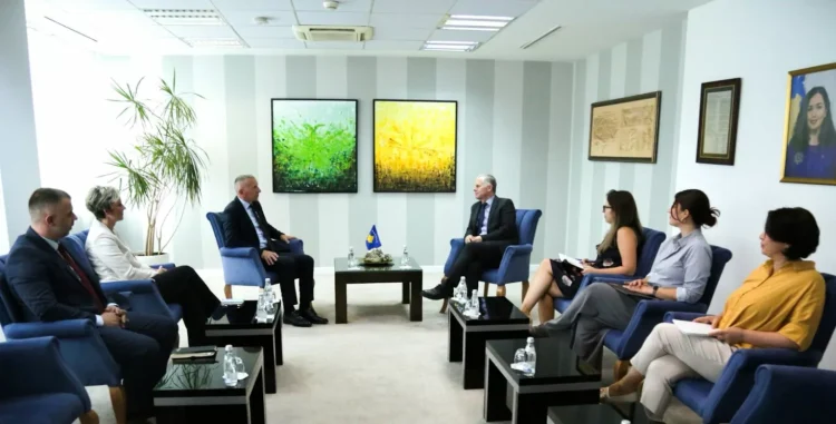 Bislimi priti në takim përfaqësues nga Lugina e Preshevës