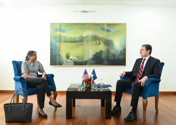 Pas takimit me Kurtin e ngarkuara me punë e ambasadës së SHBA-së u bën thirrje liderëve politikë të Kosovës të marrin përgjegjësi e ta zgjidhin ngërçin