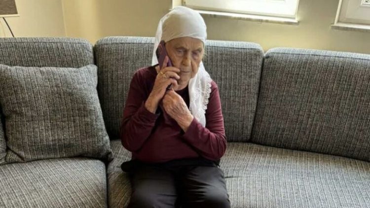 “Për pesë vite, urimin nga Haga e mori vetëm përmes telefonit”, nëna e Hashim Thaçit feston 88-vjetorin