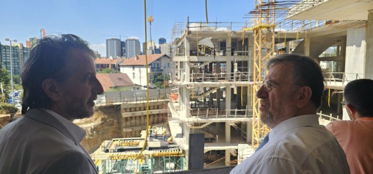 Tërnava dhe Rama mbikëqyrin punimet për ndërtimin e Xhamisë Qendrore në Prishtinë