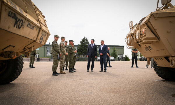 FSK-së i vijnë autoblinda të reja nga SHBA, Kurti e quan furnizim të jashtëzakonshëm