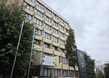 Arrestohet një person në pikën kufitare në Merdare, dyshohet për kr*ime lu*fte në Vushtrri
