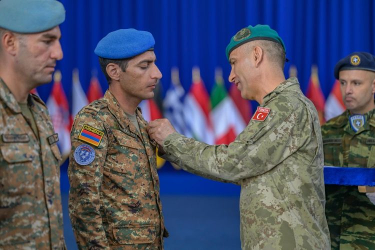 KFOR nderon kontingjentin armen në ceremoninë e ndërrimit të komandës në Prishtinë