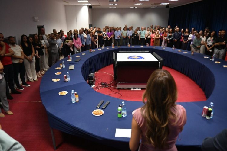 Haxhiu takim lamtumirës në ministri pas zgjedhjes si nënkryetare e Kuvendit