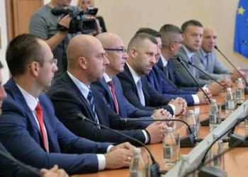 Opozita po e përdor Kushtetutën si armë politike për ta faktorizuar Listën Serbe