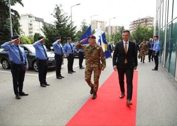 Dibrani priti në takim Komandantin e KFOR-it, Enrico Barduani